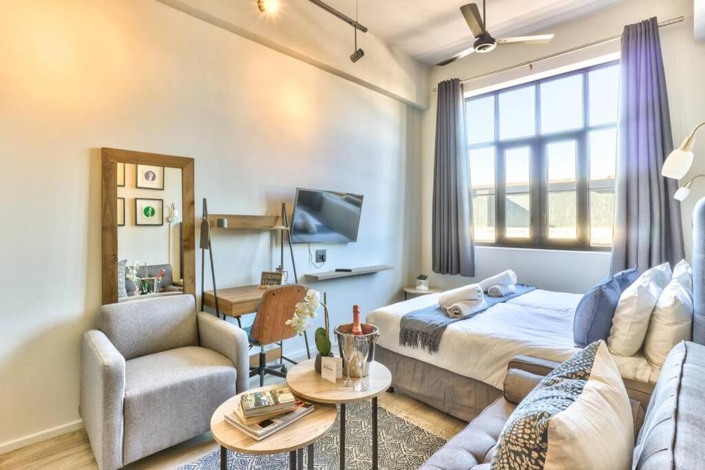 Oasis In The East At The Harri Apartment
